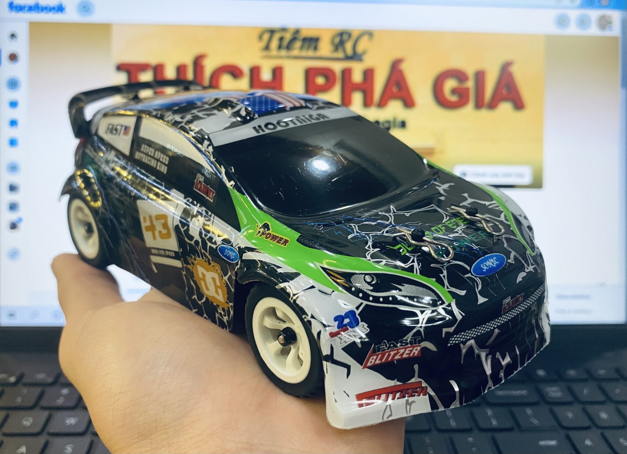 WLtoys K989 - Voiture RC 1/28 4WD - 30 Km/h - 2,4 GHz - Alliage - Drift - Batterie Li-ion Incluse - Cadeau